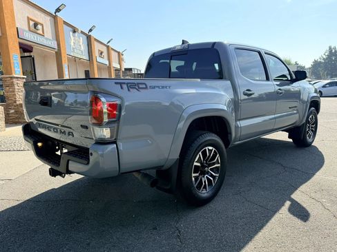 Used 2021 Toyota Tacoma TRD Sport w/ Technology Package RWD image 5
