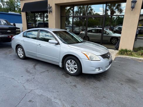 Used 2011 Nissan Altima 2.5 S w/ Convenience Pkg FWD image 1