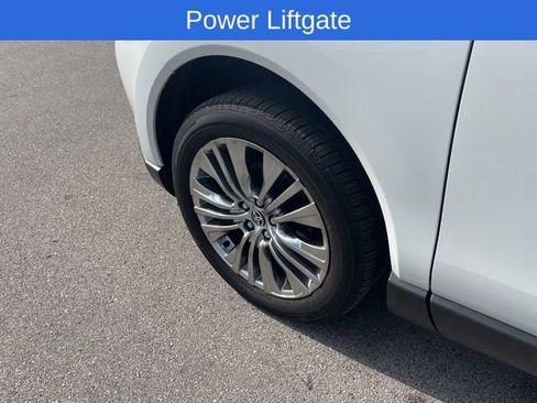 Used 2024 Toyota Venza Limited image 10