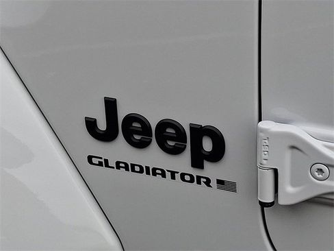 Used 2024 Jeep Gladiator Sport image 19