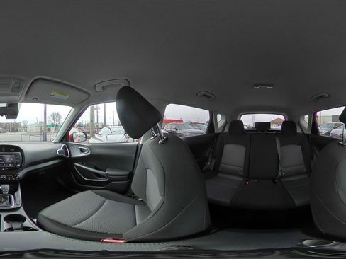 Used 2025 Kia Soul LX w/ LX Technology Package image 40