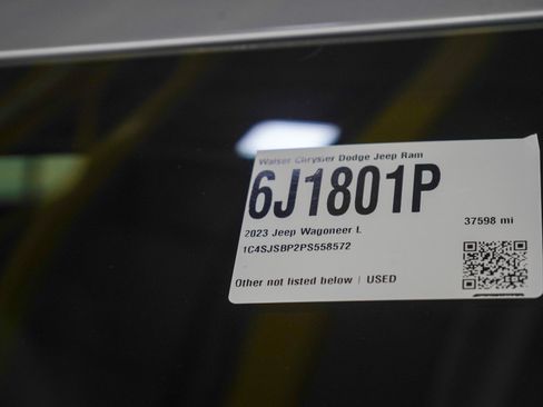 Used 2023 Jeep Wagoneer L Series II w/ Premium Group I image 32