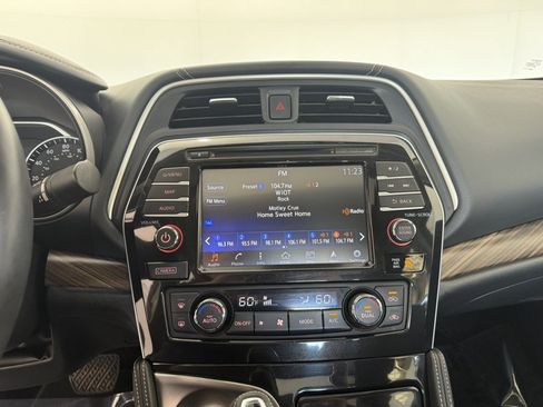 Used 2017 Nissan Maxima Platinum w/ Medallion Package FWD image 19