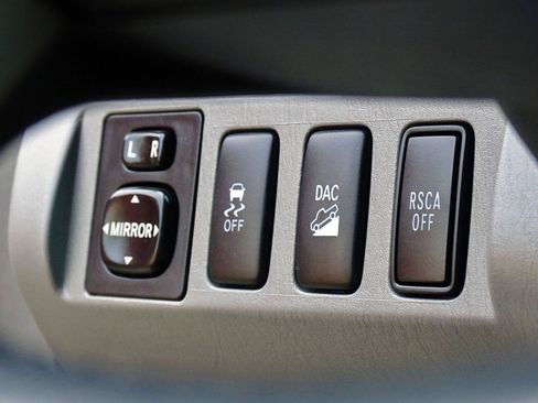 Used 2015 Toyota Tacoma 4x4 Double Cab w/ TRD Off-Road Package image 31