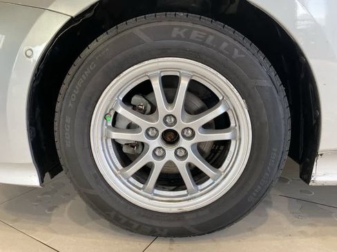 Used 2021 Toyota Prius LE image 10