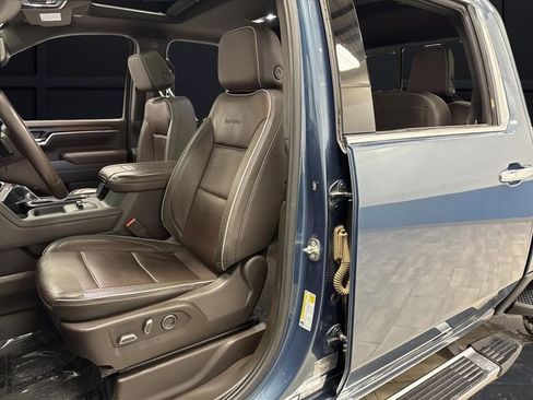 Used 2025 GMC Sierra 3500 Denali image 4