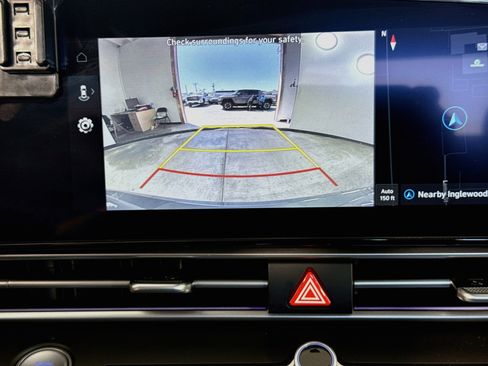 Used 2025 Hyundai Elantra Limited FWD image 18