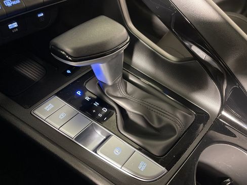 Certified 2025 Hyundai Elantra SEL image 24