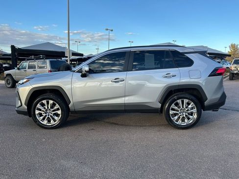 Used 2025 Toyota RAV4 XLE Premium image 5