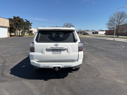 Used 2018 Toyota 4Runner SR5 Premium image 6