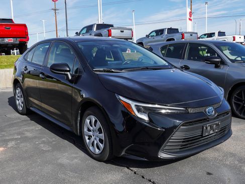 Certified 2024 Toyota Corolla LE FWD image 2