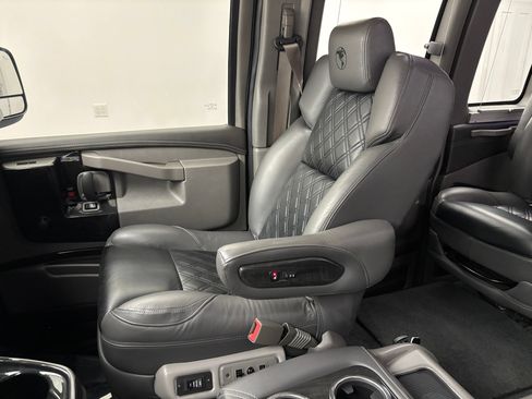 Used 2020 GMC Savana 2500 Extended w/ Enhanced Convenience Package RWD image 44