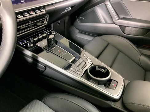 Certified 2024 Porsche 911 Targa 4 AWD/4WD image 15