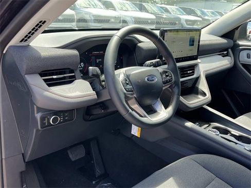 New 2025 Ford Explorer Active image 5