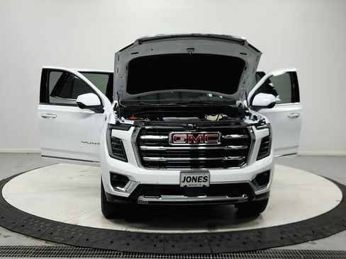 Used 2025 GMC Yukon Elevation RWD image 11
