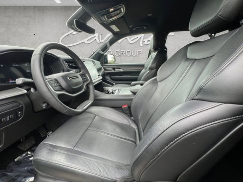 Used 2024 Jeep Wagoneer Series II w/ Flexible Seating Group RWD image 19