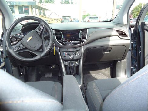 Used 2022 Chevrolet Trax LS w/ Tint and Cruise Package image 16