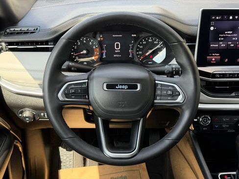 Used 2025 Jeep Compass Limited AWD/4WD image 17