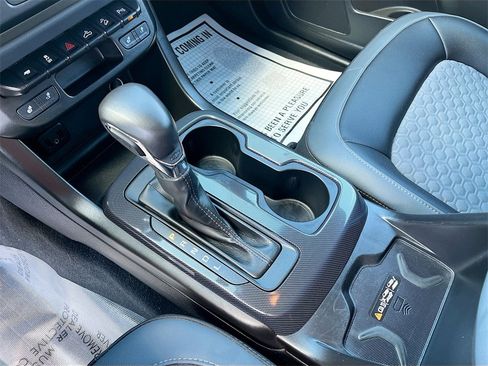Used 2022 Chevrolet Colorado Z71 image 16