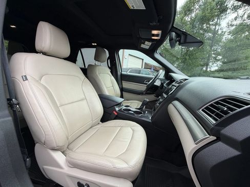 Used 2018 Ford Explorer XLT w/ Equipment Group 202A FWD image 13