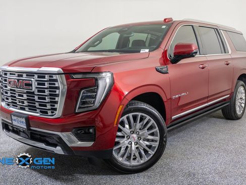 Used 2025 GMC Yukon XL Denali w/ Sun & Power Step Package AWD/4WD image 3