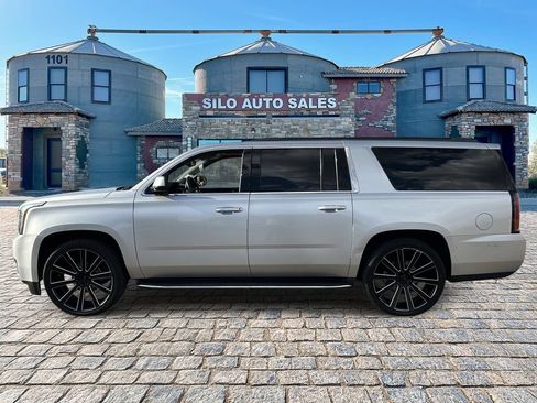 Used 2018 GMC Yukon XL SLT w/ Open Road Package AWD/4WD image 2