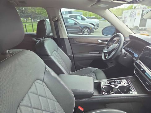 Used 2024 Volkswagen Atlas SEL Premium R-Line image 11