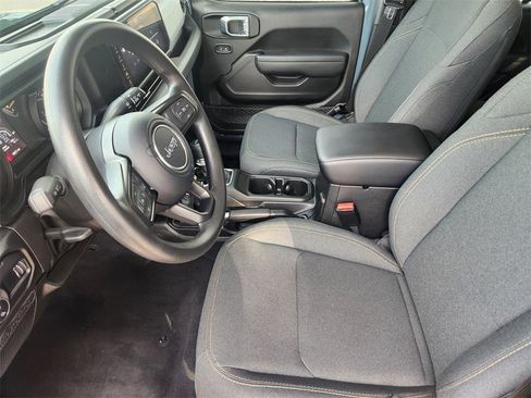 Used 2025 Jeep Gladiator Sport image 13