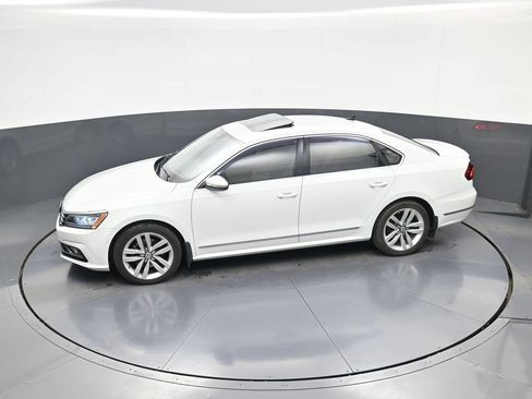 Used 2017 Volkswagen Passat 1.8T SEL Premium FWD image 28