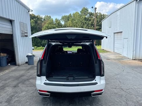 Used 2023 Cadillac Escalade Premium Luxury image 35