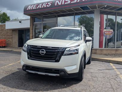 Used 2023 Nissan Pathfinder SL w/ SL Premium Package
