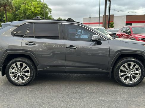 Used 2021 Toyota RAV4 XLE Premium image 9