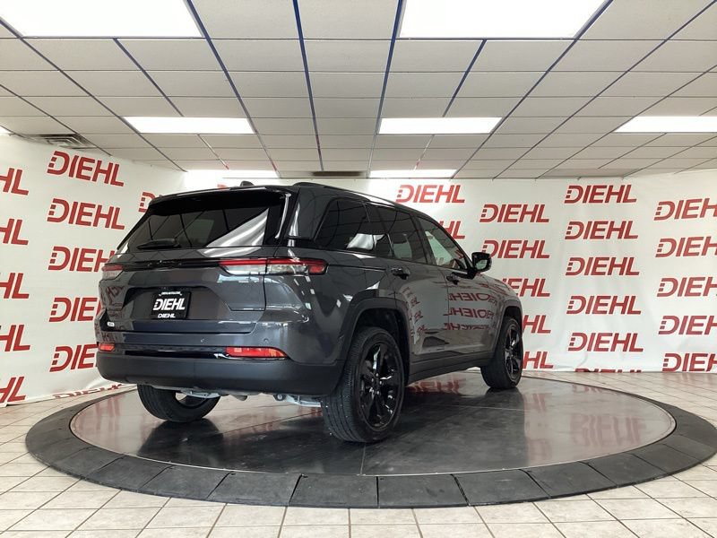 Used 2025 Jeep Grand Cherokee Altitude AWD/4WD image 7
