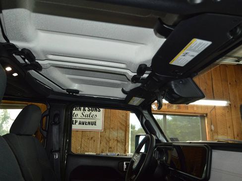 Used 2024 Jeep Wrangler Unlimited w/ Convenience Group AWD/4WD image 8