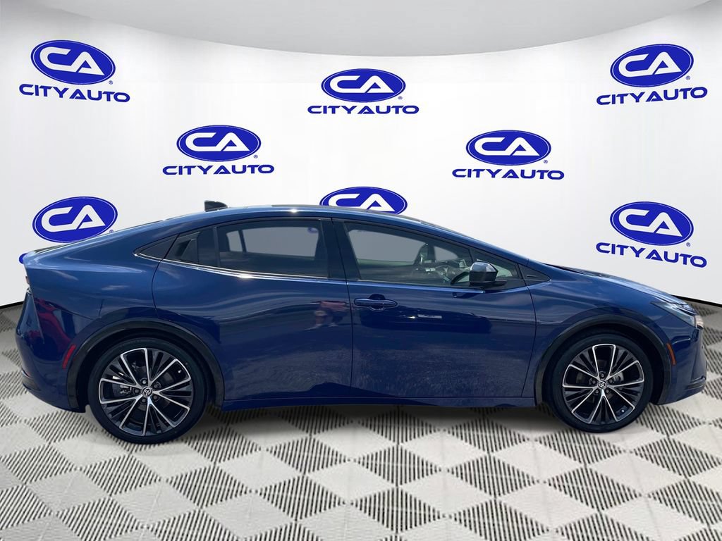 Used 2024 Toyota Prius XLE FWD image 2