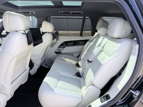 Used 2023 Land Rover Range Rover Long Wheelbase Autobiography image 41