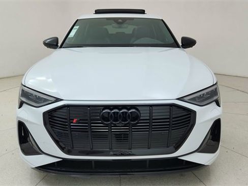 Used 2023 Audi e-tron S Prestige w/ Prestige Package image 2