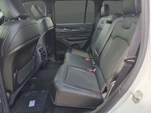 New 2025 Jeep Grand Cherokee Altitude image 32