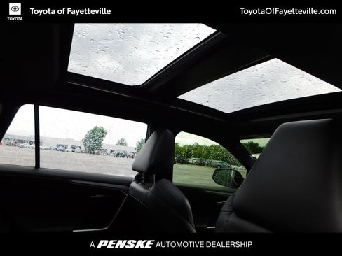 Used 2022 Toyota RAV4 XSE AWD/4WD image 4