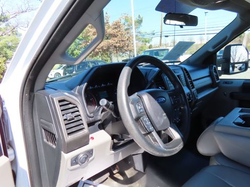 Used 2019 Ford F550 2WD Regular Cab Super Duty image 21