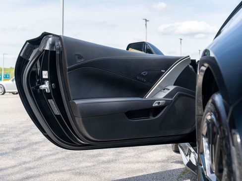 Used 2016 Chevrolet Corvette Z06 w/ 3LZ Preferred Equipment Group RWD image 16