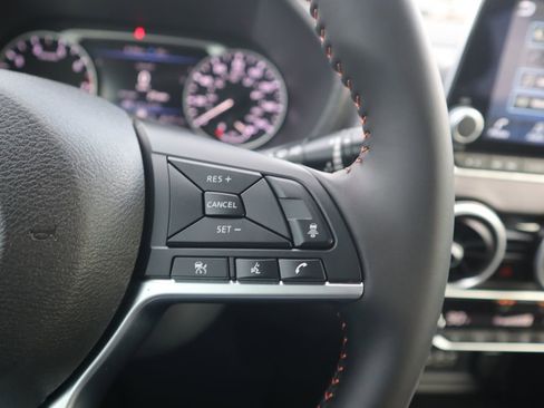 Used 2025 Nissan Sentra SR w/ Lighting Package image 19