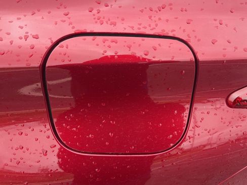 Used 2024 Toyota Venza XLE image 18