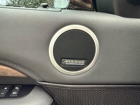 Used 2017 Land Rover Discovery HSE image 34