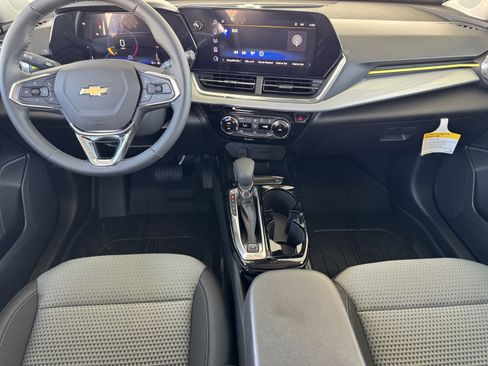 New 2025 Chevrolet Trax LT w/ LT Convenience Package image 16