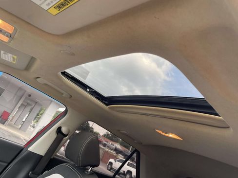 Used 2024 Hyundai Venue SEL FWD image 14