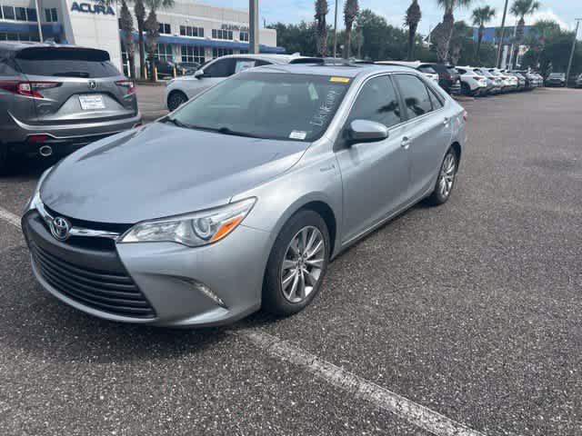 Used 2015 Toyota Camry XLE w/ Moonroof Package FWD image 2