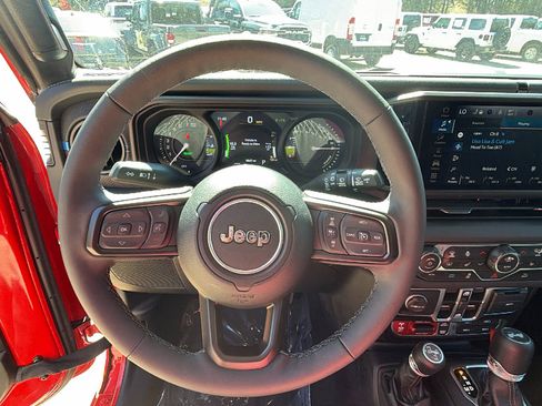 Used 2025 Jeep Wrangler Unlimited Rubicon 4xe w/ Convenience Group image 26