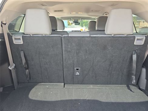 Used 2022 Toyota Highlander XLE FWD image 9