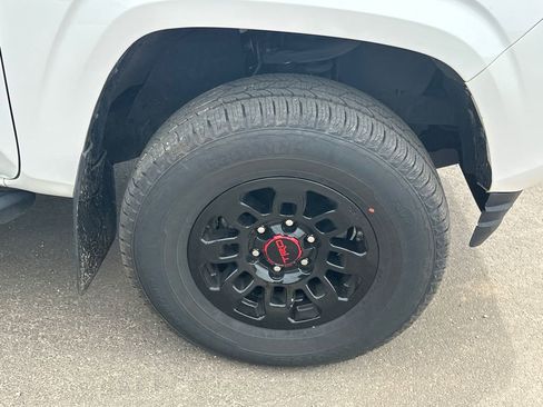 Used 2022 Toyota Tacoma SR AWD/4WD image 12